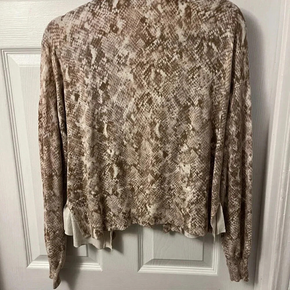 Women’s Ann Taylor Button Down Top Size Medium - Picture 2 of 7